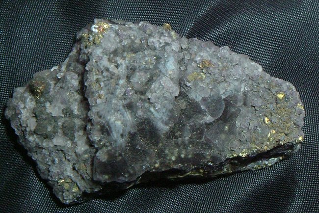 calcit mit pyrit, kamsdorf.jpg