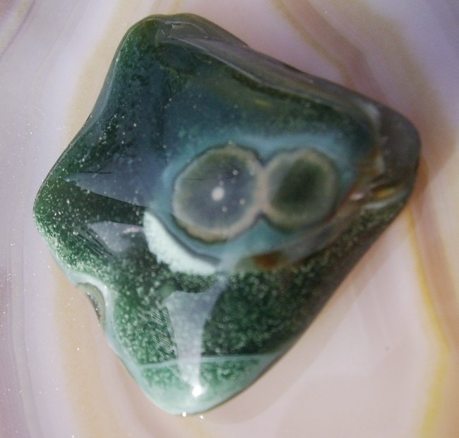 sphärolitischer chalzedon ( ocean-jasper )