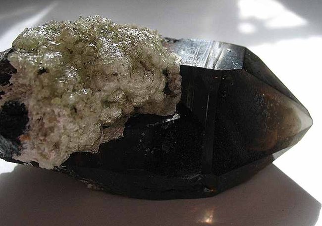 Rauchquarz mit Hyalith, Namibia