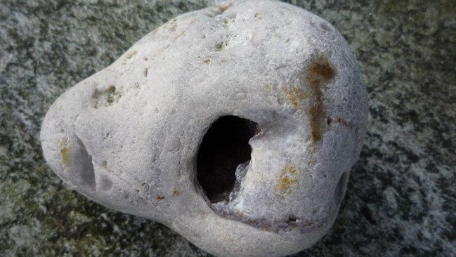 Flint mit Bergkristall