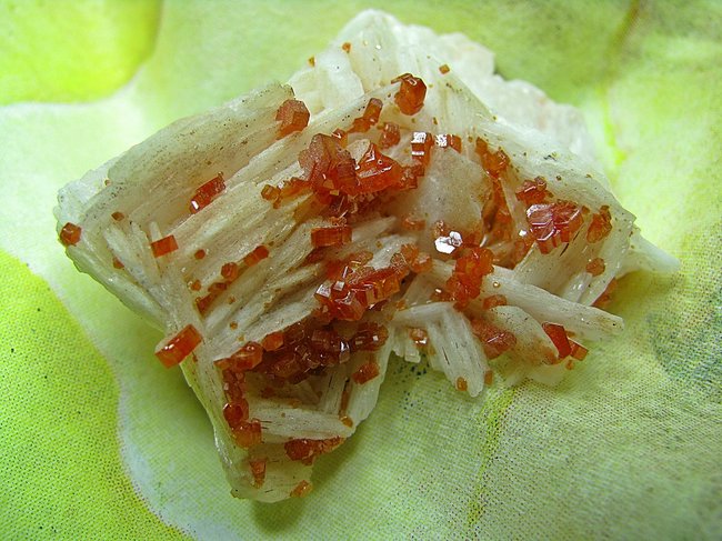 Vanadinit 001.JPG