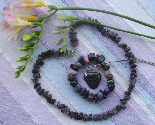 Sugilith Schmuck.jpg