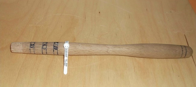 selbstgebasteltes_Ringmaß.JPG