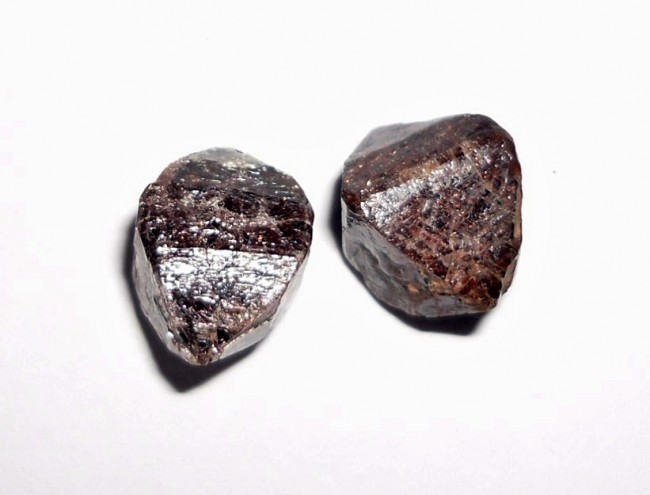 zwei zirkon-kristalle