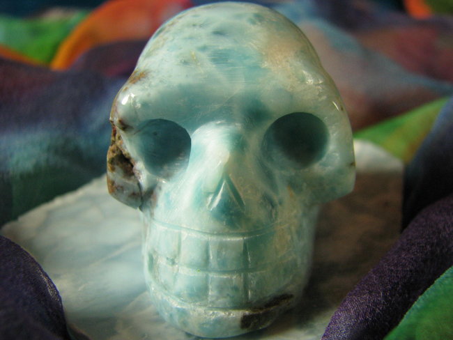 Kristallschädel aus Larimar