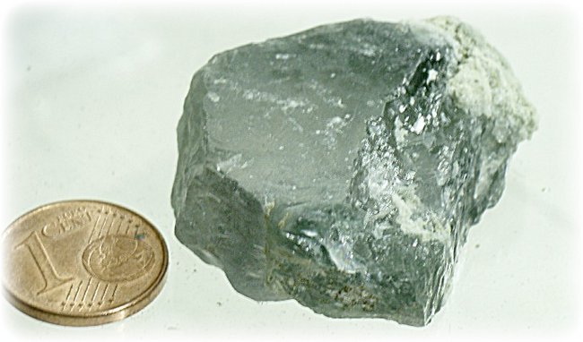 Apatit Kristall  klar mit Aktinolith Einschlüssen Pakistan 1c