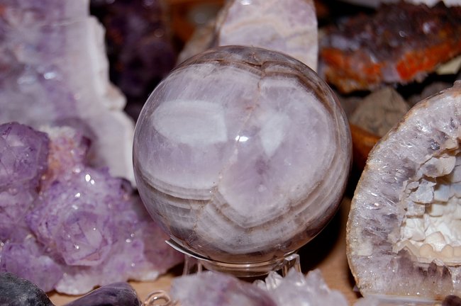 Chevron Amethyst, hell