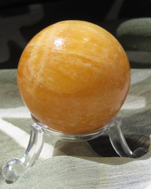 Orangencalcid