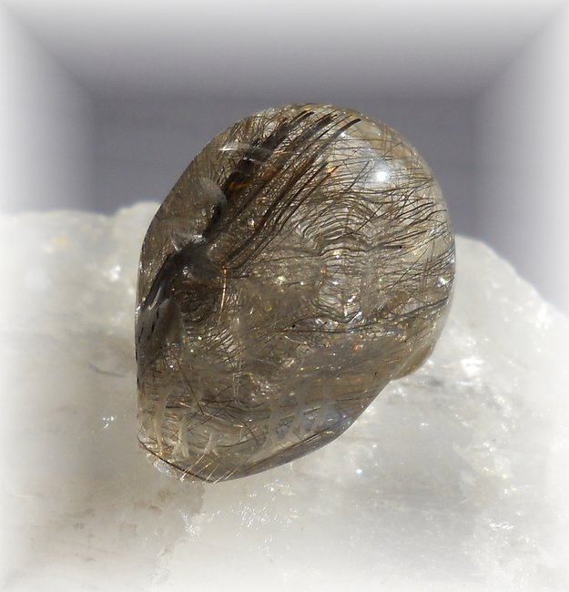 Skull_Rutilquarz69.JPG