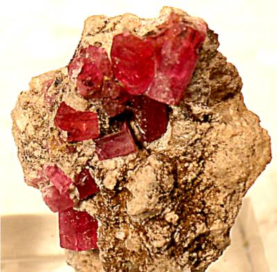 Bixbit roter Beryll   Kleinstufe USA