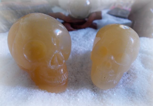 Orangencalcit_skull06.JPG