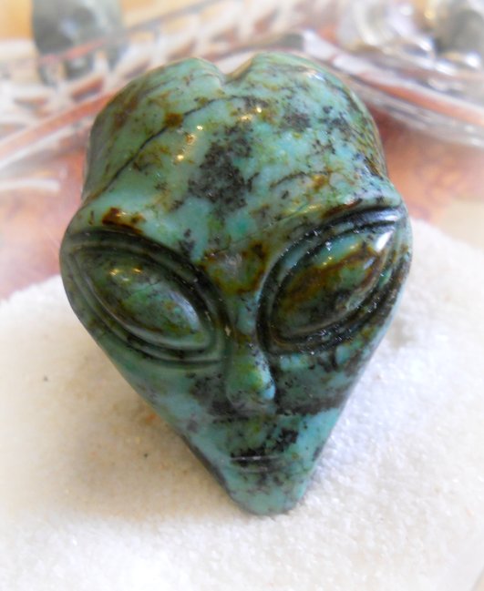 Türkis_Alien_skull10 (5).JPG