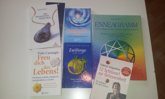 Mondsteinmärchen und Horoskopebuch 1,00 alle anderen verkauft