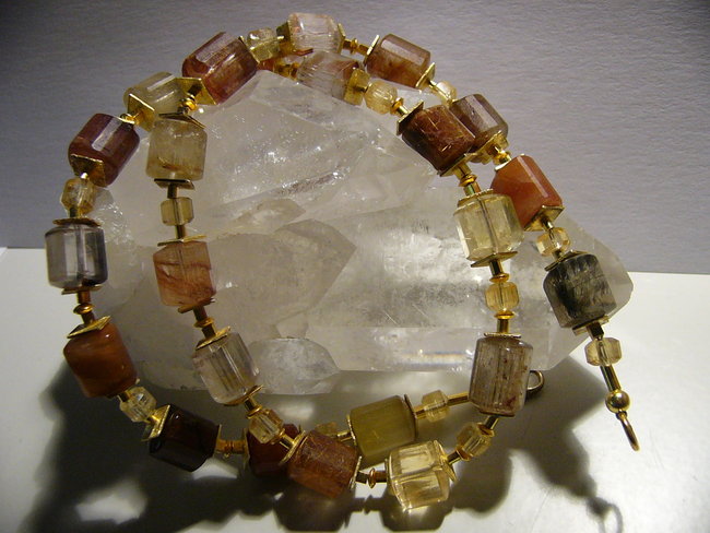 Verschiedene Rutilquarze und kleine Citrine dazwischen silberteilchen