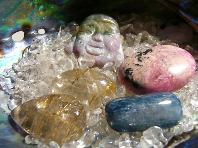 Rutilquarz Cabachon und Tropfen, Rhodochrosit ,Kyanit und Buddakopf aus Buntjaspis