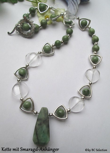 smaragdanhänger-kette02.jpg
