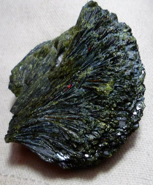 Epidotgarbe aus Madagaskar.jpg
