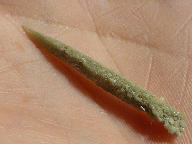 Quarznadel mit chlorit.jpg