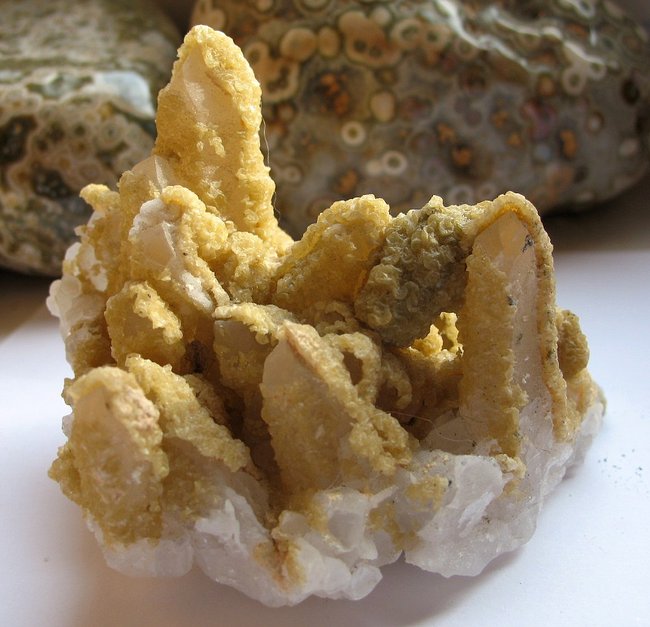 bewachsene Bergkristall-Stufe