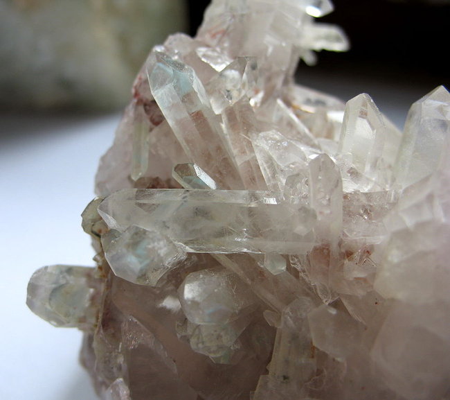 Bergkristall mit Ajoit