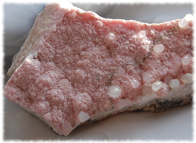 Rhodochr Stufe (4).JPG (360.09 KiB) 9707 mal betrachtet Rhodochrosit mit Quarz, Cavnic, Rumänien