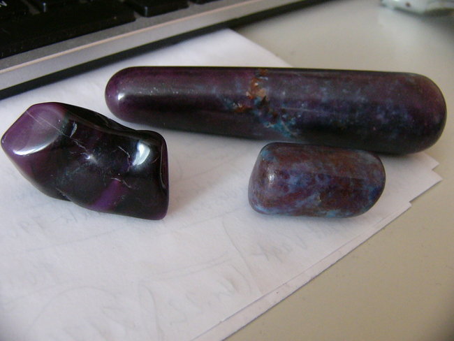 Sugilith und Rubin/Cyanit und Stab
