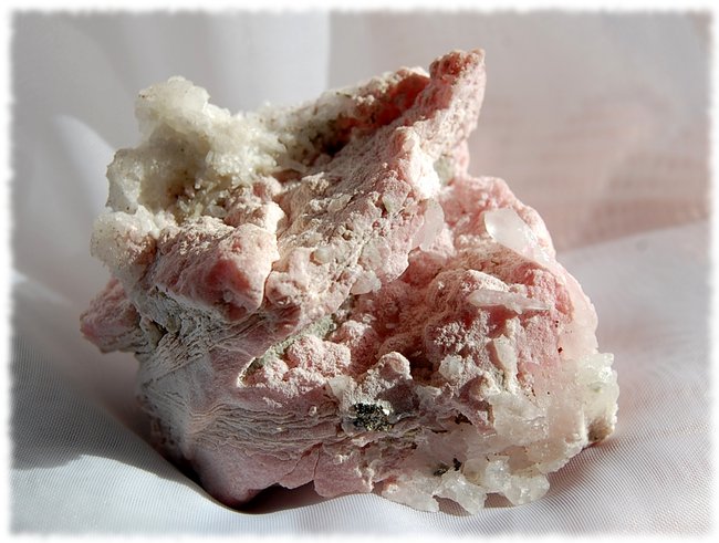 Rhodochrosit Stufe (1).JPG (534.75 KiB) 9663 mal betrachtet Rhodochrosit mit Quarz, Rumänien