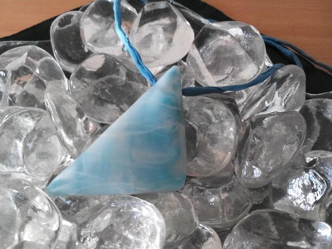 Larimar Anhänger, erste Seite