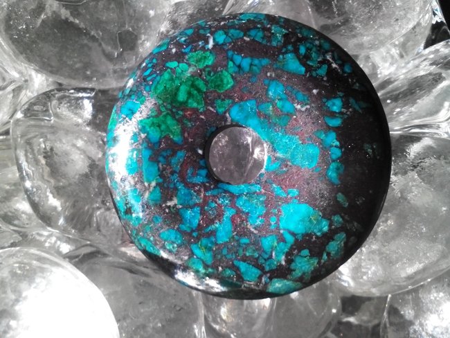 Chrysokoll Hämatit Donut. Das Chrysokoll ist sogar zweifarbig.