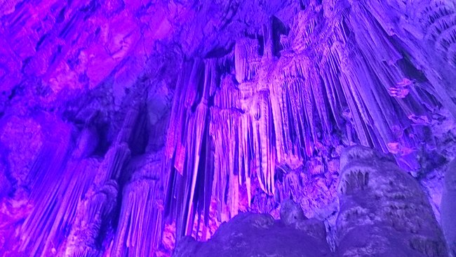 Diese Höhle wird als Theater benutzt ,oder für andere Aufführungen