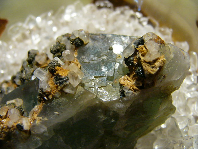 Fluorit mit Pyrit,Quarz und