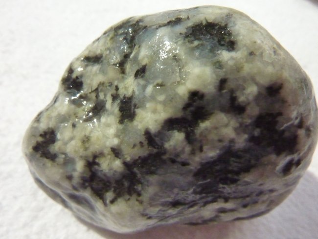 Granit mit Chalcedon.JPG
