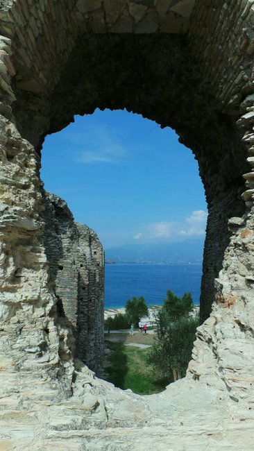 Ruinenblick auf den See