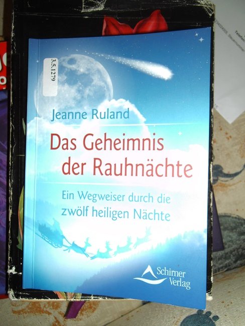 PICT0303buch über Rauhnächte.jpg