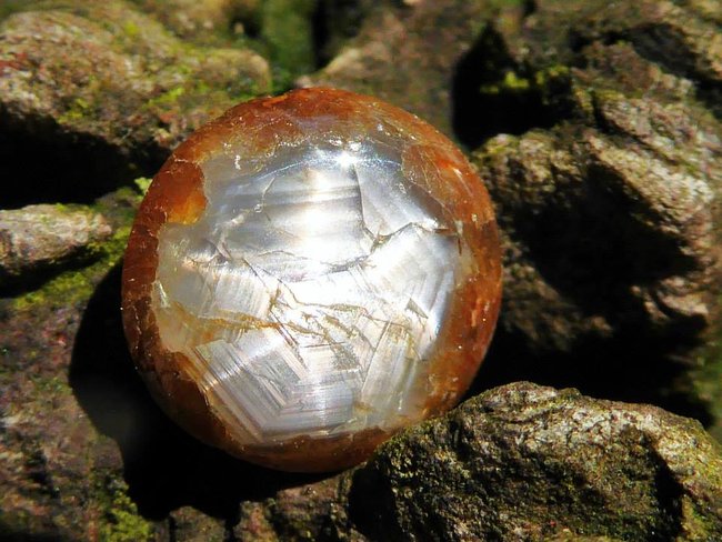 Sternsaphir mit spinell.jpg