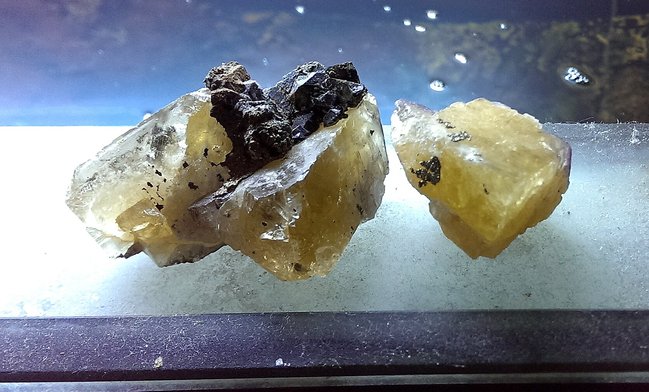 Fluorit gelb mit Pyrit