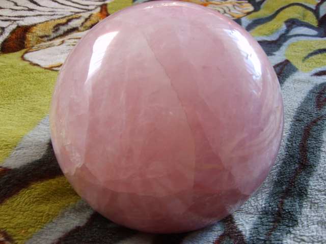 Sternrosenquarzkugel 9,5 kg,Umfang  60cm..jpg