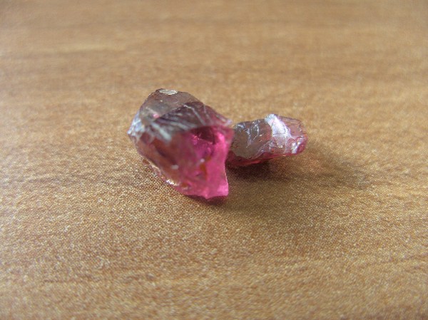 rosarote Stückchen, das könnte doch Pyrop sein...
