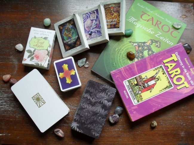 AlleKartendecks.jpg (167.92 KiB) 14648 mal betrachtet Meine Decks und Bücher