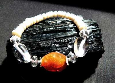 Armband Feueropal Berkgkristalle Milchopale.JPG