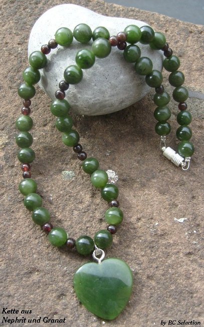 nephrit kette mit granat004.jpg