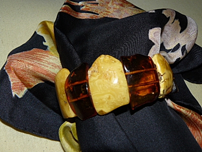 Armband mit Bernstein.JPG