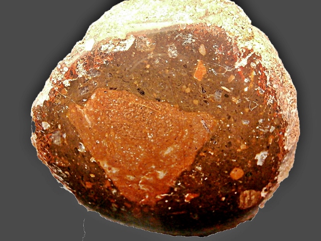 Pechsteinkugel bearbeitet