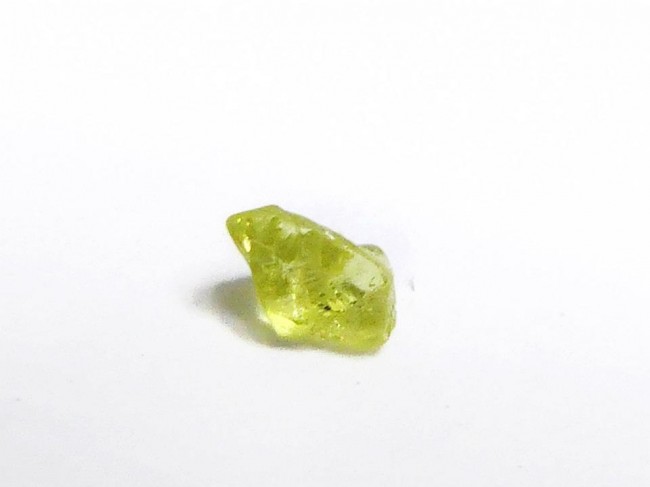 Olivin aus El Golfo, ca 2mm.jpg