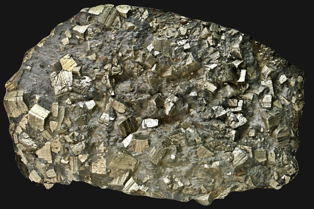 Pyritkristalle massiv