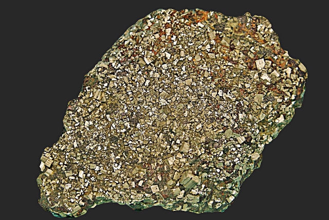 Pyritkristalle massiv