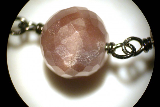 Aventurisieren und Katzenaugeneffekt nebeneinander