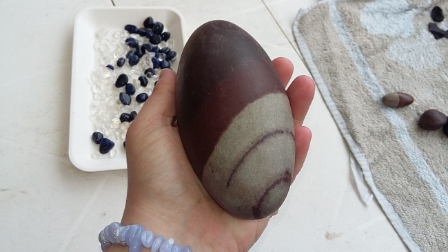 Shiva Lingam 785g und 14cm.jpg