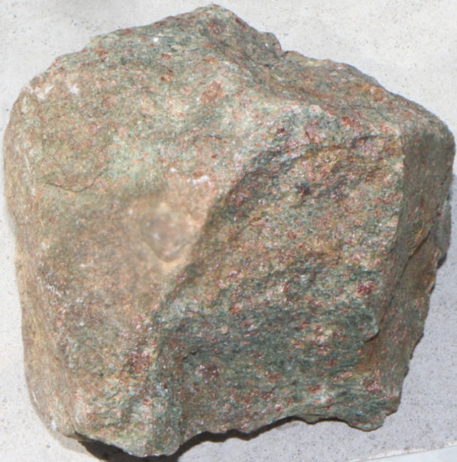 Eklogit Roh, Weißenstein, Frankenwald, 2.3kg Granate Forsterit --.png