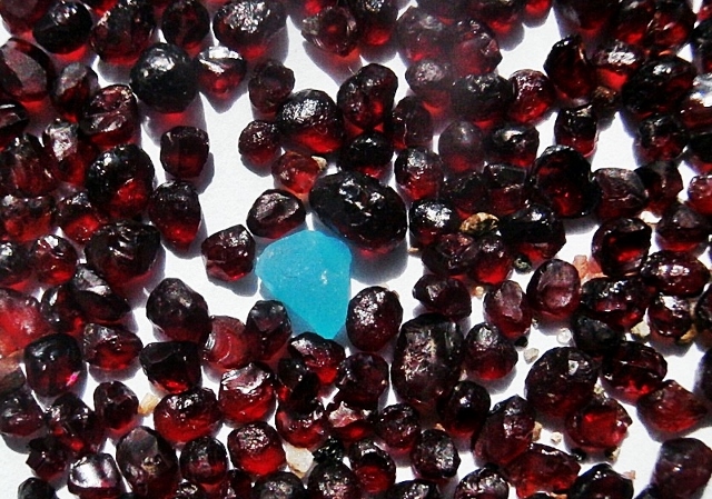 Pyrope mit dem grünen Stein